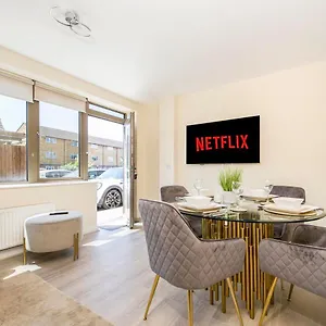 Prime Luxury, Heathrow, Freeparking, Wifi, Netflix Yiewsley